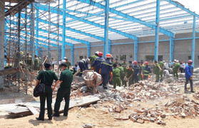 Sập tường công trình đang thi công, ít nhất 5 người chết