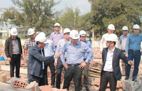 Sập tường khiến 6 người chết: Thứ trưởng Xây dựng trực tiếp kiểm tra hiện trường, đề nghị làm rõ