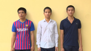 Ba thanh niên khống chế cụ bà 67 tuổi cướp tài sản