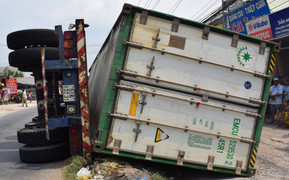 Xe container lật nghiêng đè chết 3 người ở Đồng Tháp: Tài xế dương tính với ma túy