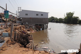 Bờ sông sạt lở, nuốt chửng nhiều nhà dân ở Cần Thơ