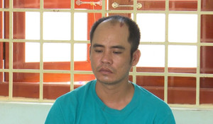 Khởi tố kẻ chích điện chủ tiệm vàng, cướp tài sản ở An Giang