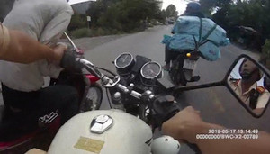Truy tìm kẻ xô ngã xe cảnh sát truy đuổi thuốc lá lậu giải cứu đồng bọn