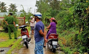 Tá hỏa phát hiện thi thể người đàn ông đang phân hủy trong căn nhà khóa trái