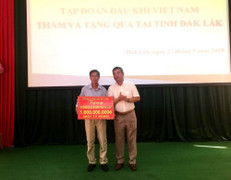 Tập đoàn Dầu khí Việt Nam giúp dân nghèo vùng lũ ở Đắk Lắk 1 tỷ đồng