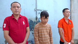 Bắt ổ sản xuất tiền giả bằng máy in màu