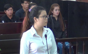 Đâm chết đồng nghiệp, nữ tiếp viên karaoke lãnh 16 năm tù