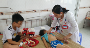 Năm mẹ con ở Cần Thơ nhập viện do ngộ độc thuốc diệt cỏ