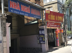 Nắng nóng khủng khiếp ở miền Bắc: Mới 9 giờ tối, nhà nghỉ đóng cửa, chối khách