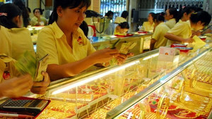 Giá vàng hôm nay 12/7: Tiếp tục chìm sâu