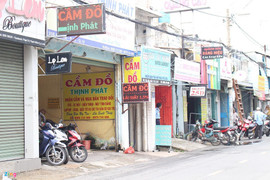 Chủ tiệm cầm đồ xả hàng, thanh lý smartphone, xe máy hậu World Cup