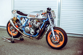 Cỗ máy tốc độ Honda CB900F Banzai - Bolle