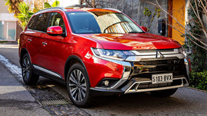 Mitsubishi Outlander 2019 có giá bán từ 29.290 USD