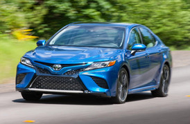 Toyota Camry 2019 đắt hơn vì có thêm Apple Car Play
