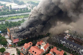 Ảnh: Hiện trường 4 biệt thự gần Thiên Đường Bảo Sơn bị lửa thiêu rụi