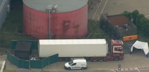 Hình ảnh hiện trường xe tải chứa 39 thi thể tại Essex, Anh