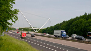 Phát hiện 9 người di cư gần khu vực xe tải chứa 39 thi thể ở Anh