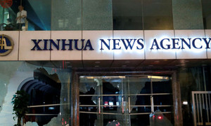 Người biểu tình Hong Kong phá hoại văn phòng Tân Hoa Xã