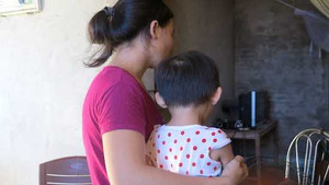 Truy tìm gã hàng xóm giở trò đồi bại hai bé gái mầm non