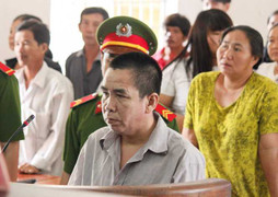 Nói lời khinh khi, chủ thầu xây dựng bị người làm thuê đâm chết