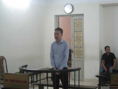 Bị vu 'ngáo đá', rút súng bắn bạn nhậu