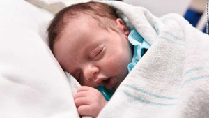 Kỳ diệu bé gái được sinh ra 2 lần