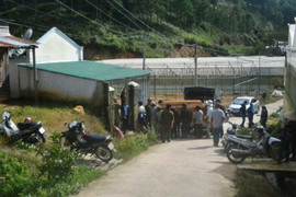 Chồng treo cổ tự tử khi vợ vắng nhà