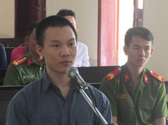 Thách nhau uống rượu bằng bát, thanh niên đâm gục bạn nhậu