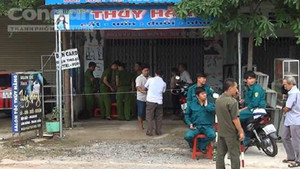 Hoảng hốt phát hiện chồng treo cổ ở tiệm cắt tóc