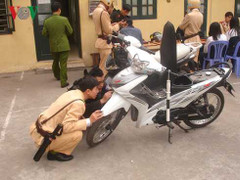 CSGT xác minh để phạt xe 'không chính chủ' bằng cách nào?