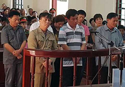 Cựu chủ tịch thành phố nhận 'lại quả' xe Camry để cấp đất trái phép