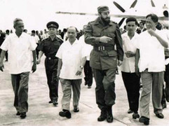 Chủ tịch Fidel Castro và nhân dân Cuba thức trắng đêm chúc mừng chiến thắng của nhân dân Việt Nam