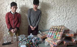 Bắt hai đối tượng vận chuyển ma túy và pháo lậu trong đêm