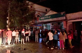 Tiệm sửa xe phát hỏa, hơn 100 hộ dân mất điện