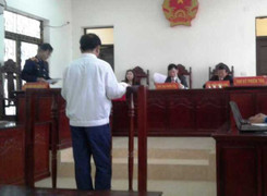 Phó trưởng công an xã giở trò đồi bại với bé gái 14 tuổi