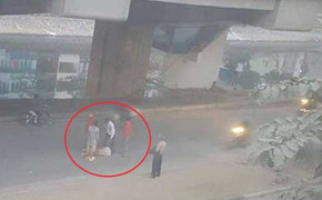 Nam thanh niên nằm dưới đường sắt trên cao Cát Linh - Hà Đông là do tai nạn giao thông