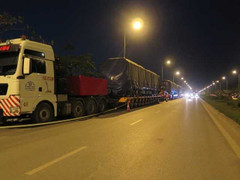 Cấm đường để cẩu đầu máy, toa xe đường sắt trên cao