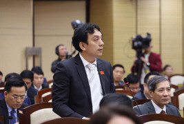 Đại biểu HĐND Hà Nội: 'Chúng ta đang quay lưng ra sông'