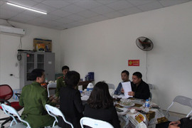 Công an kiểm tra công ty nghi chôn trộm chất thải hôi thối ở Sóc Sơn