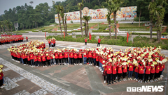 Hơn 1.000 thanh niên xếp hình bản đồ Việt Nam khởi động hành trình 'Tôi yêu Tổ quốc tôi' 2019