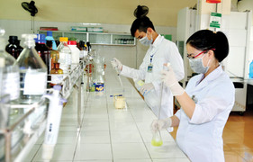 Xét nghiệm nước miễn phí cho người dân ảnh hưởng sự cố ô nhiễm nước sông Đà