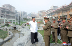 Chủ tịch Kim Jong-un thăm khu nghỉ dưỡng suối nước nóng ở Yandok