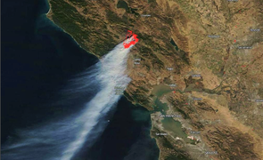 Cháy rừng khủng khiếp ở California nhìn từ không gian