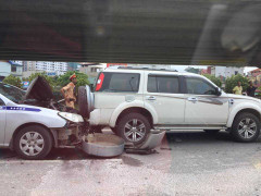 4 xe ôtô tông liên hoàn giữa phố Hà Nội