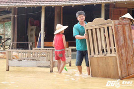 Chung tay cùng đồng bào miền Trung vượt qua mưa lũ lịch sử