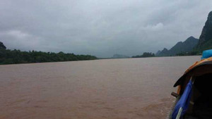 Lũ dâng, nhiều nhà dân ở Quảng Bình lại bị ngập