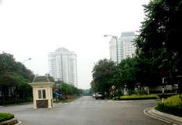 Tên trộm cầm súng vào biệt thự tiền tỷ cướp tài sản