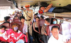 Làm thế nào để không bị 'chặt chém' vé xe dịp Tết?