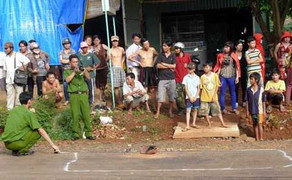 Nghi ngờ vợ ngoại tình, chồng nổi máu ghen giết người