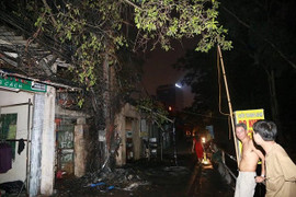 Nổ cột điện, cả khu dân cư ở Thủ đô 'phát hỏa'